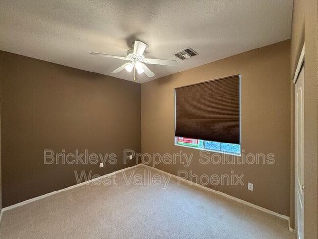 Building Photo - 18151 N Fiesta Dr