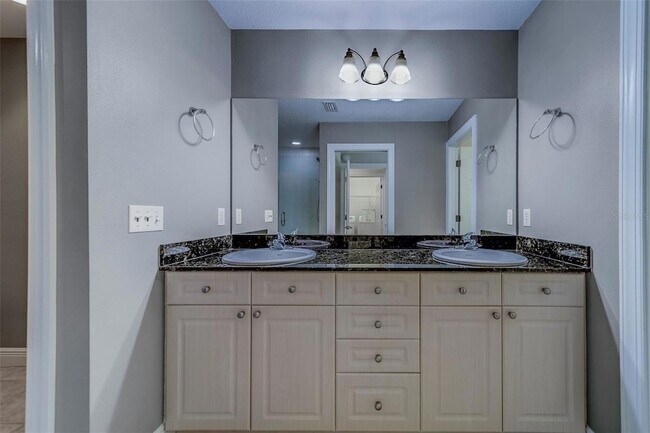 Building Photo - 270 Valencia Cir