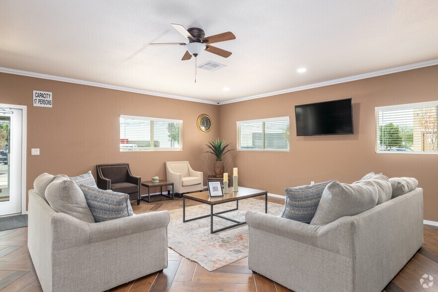 Clubhouse - Chapel Hill Place