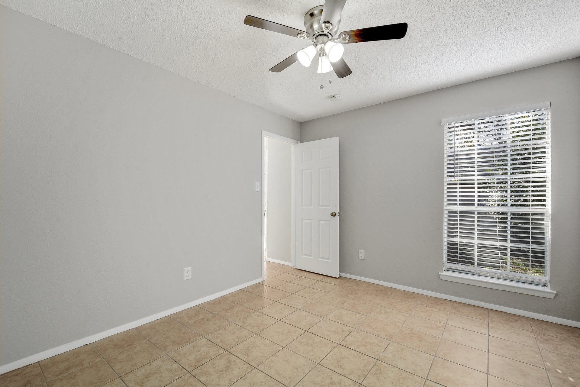 Building Photo - 12207 Alderbrook Dr