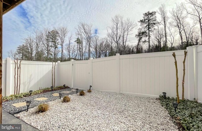 Building Photo - 23810 Myrtle Glen Way