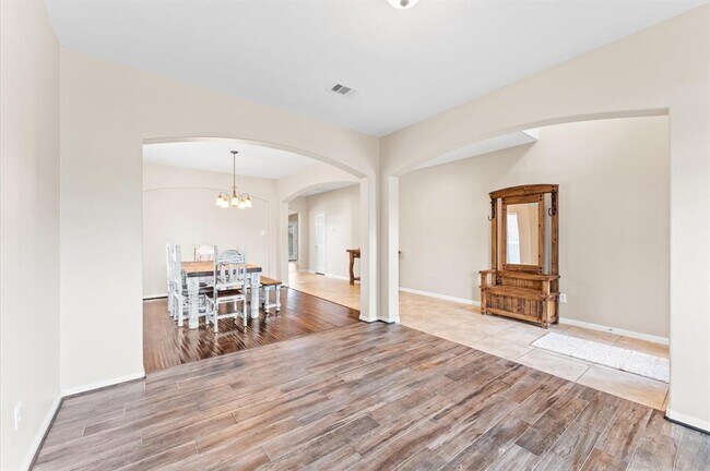 Building Photo - 406 Oak Stream Dr