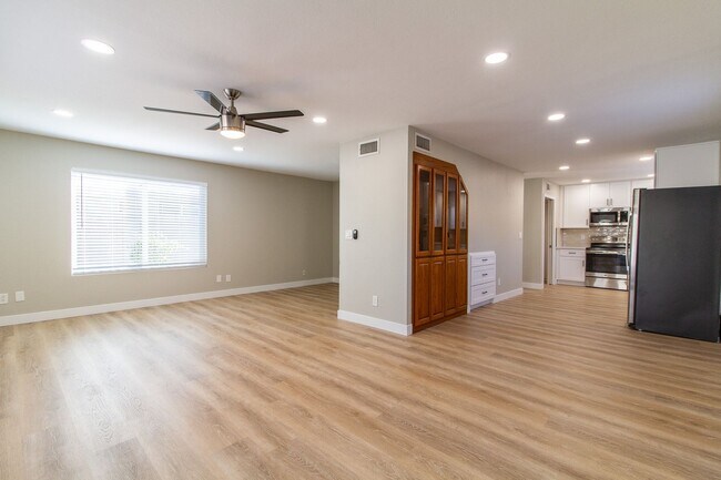 Building Photo - North East Mesa 3 bed 2.5 bath - Beautiful Interior Remodel!! AVAILABLE NOW!