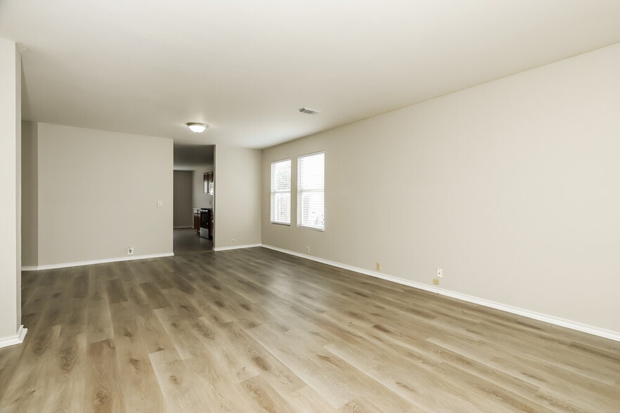 Building Photo - 4934 Orchid Star