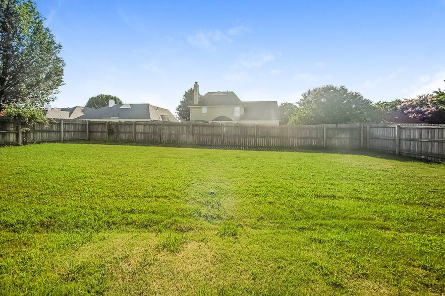 Building Photo - 7203 Fox Creek Dr