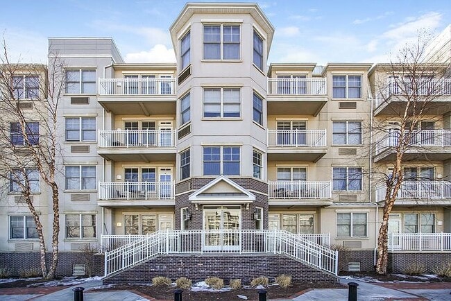 Entrance - 15 Freedomway