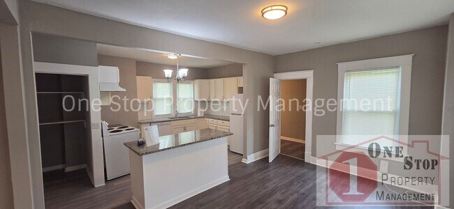 Building Photo - Beautiful 3 Bedroom 2 Bathroom in Kansas City!