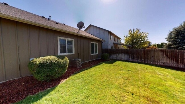 Building Photo - 1372 SE Newgate Dr