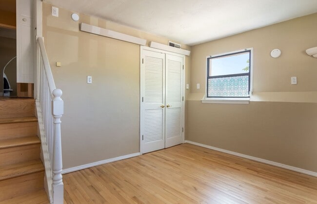 Building Photo - SPRUCE PARK CLASSIC 3/BD 2/BA 2/STORY 2/CG