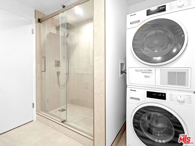 Building Photo - 7949 Selma Ave