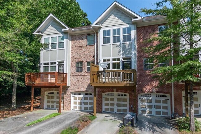 Building Photo - 5480 Glenridge View NE