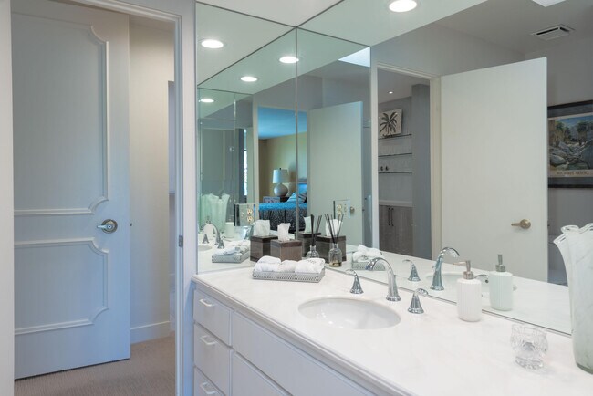 Building Photo - 66 Dartmouth Dr