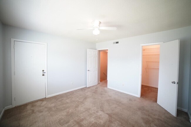 Building Photo - 2325 W Pensacola St