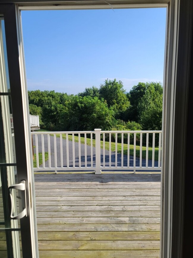 Building Photo - 3 Bedroom 2 1/2 bath Townhome for Rent in Waynesboro