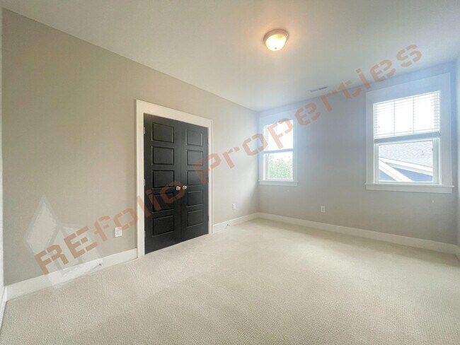 Building Photo - 413 Ancient Oaks Dr