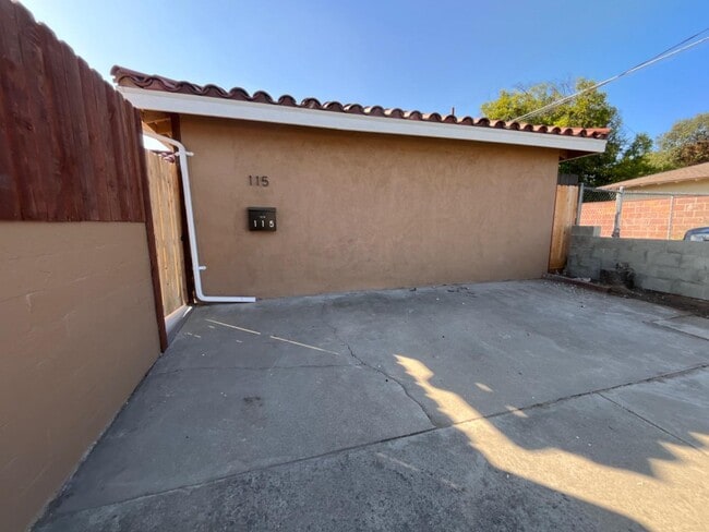 Building Photo - 1593 North Thorne Avenue