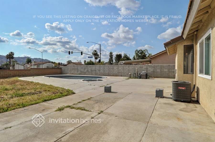 Building Photo - 24051 Roseleaf Pl