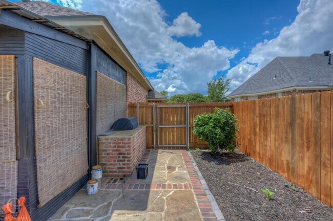 Building Photo - 1537 Nottoway Pl