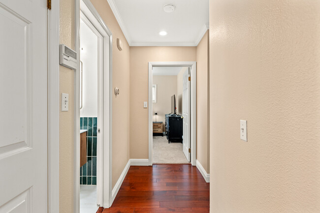 Building Photo - Chic Family house in West Covina