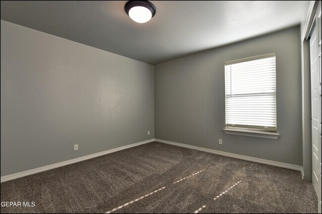 Building Photo - 600 Logwood Ave