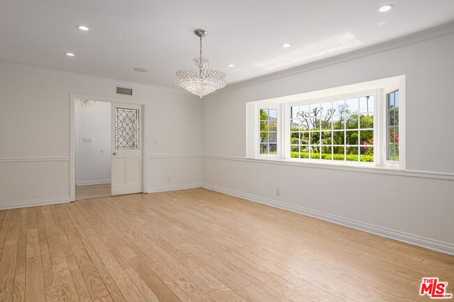 Building Photo - 8760 White Oak Ave