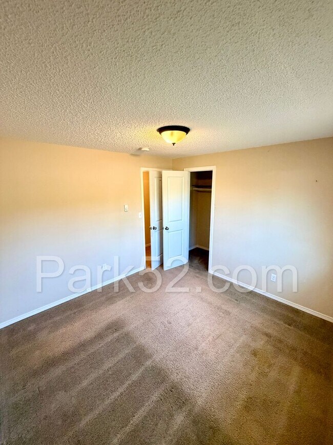 Building Photo - 3 Bedroom Single Family Rambler
