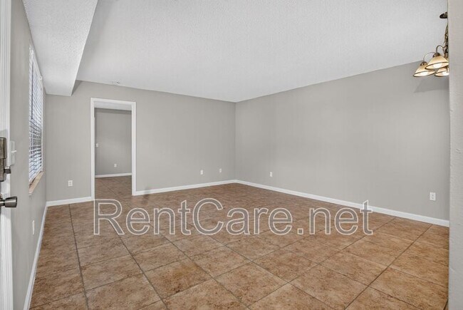 Building Photo - 53 Windtree Ln