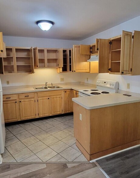 Building Photo - 3229 7th Ave