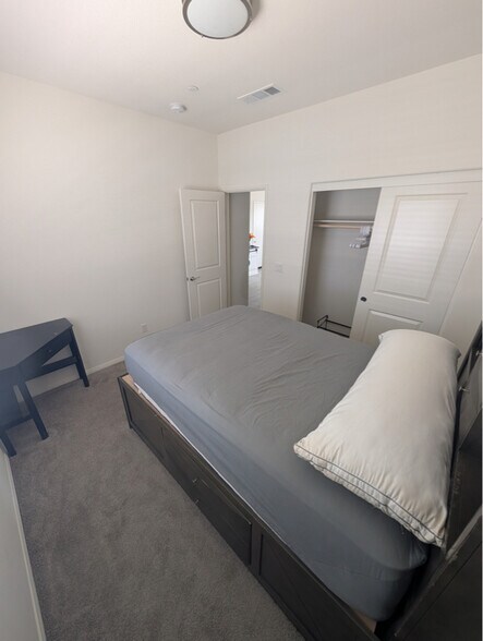 Building Photo - 28410 Pinon Ct