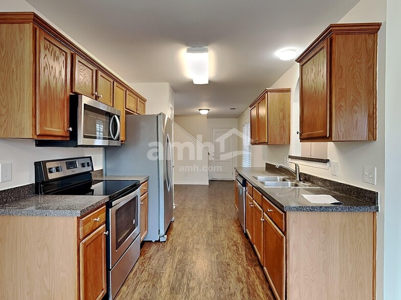 Building Photo - 3009 Rock Springs Rd