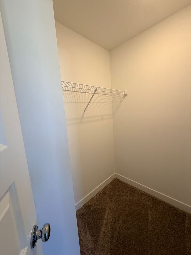 Building Photo - 936 Shadow Dr