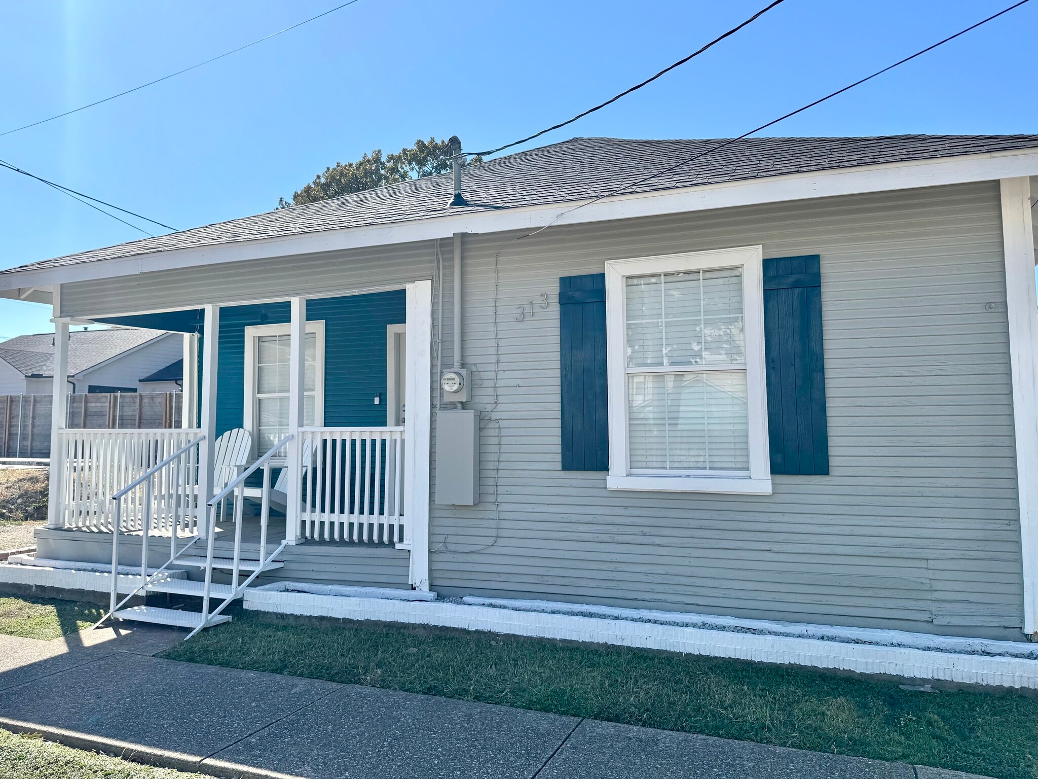 Building Photo - 313 N Llewellyn Ave