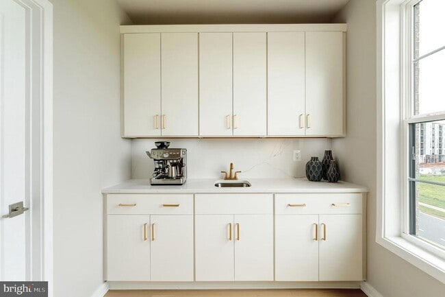 Building Photo - 22405 Claude Moore Dr