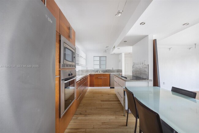 Building Photo - 947 Lenox Ave.