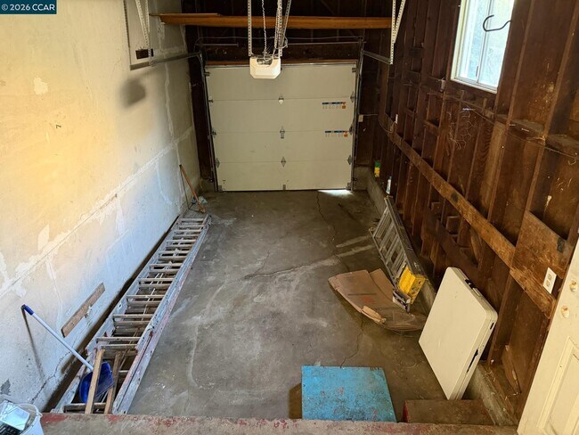 Building Photo - 551 5th St
