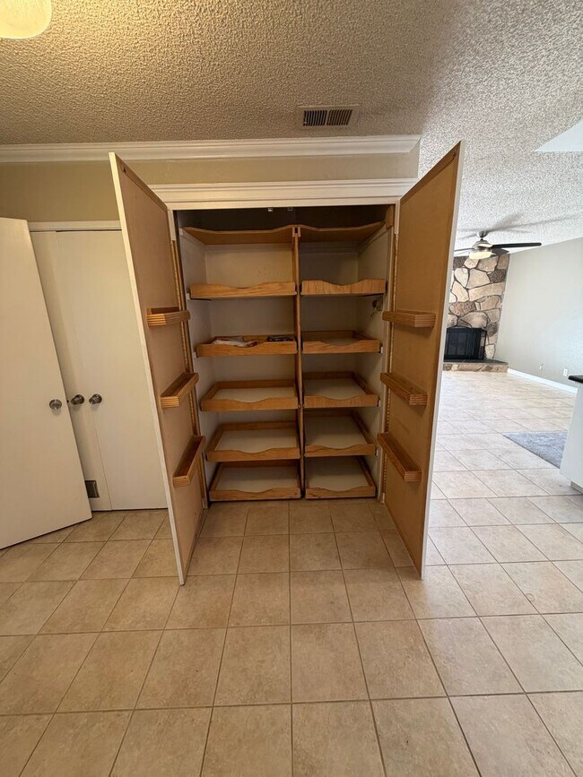 Building Photo - 3 Bedroom | 2 Bathroom | Single family with pool