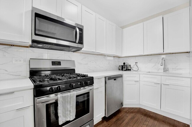 Building Photo - 2959 N Damen Ave