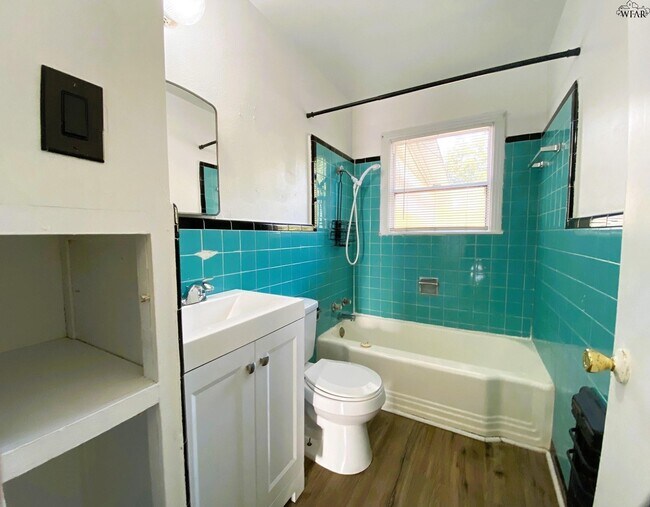 Building Photo - 309 Rockwood Dr