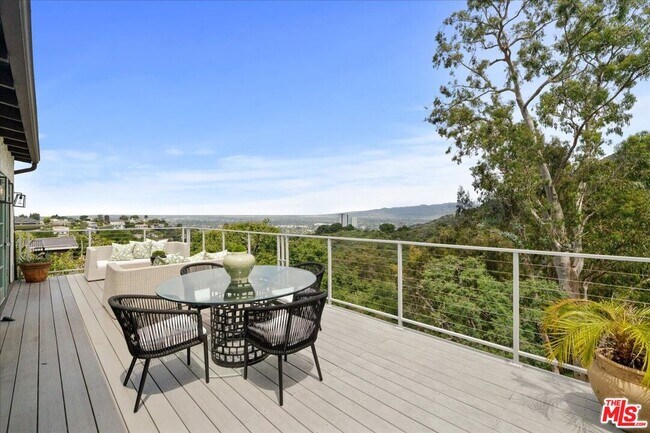 Building Photo - 3074 Lake Hollywood Dr