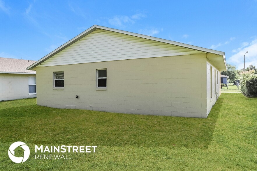 Building Photo - 616 E Bay Cove