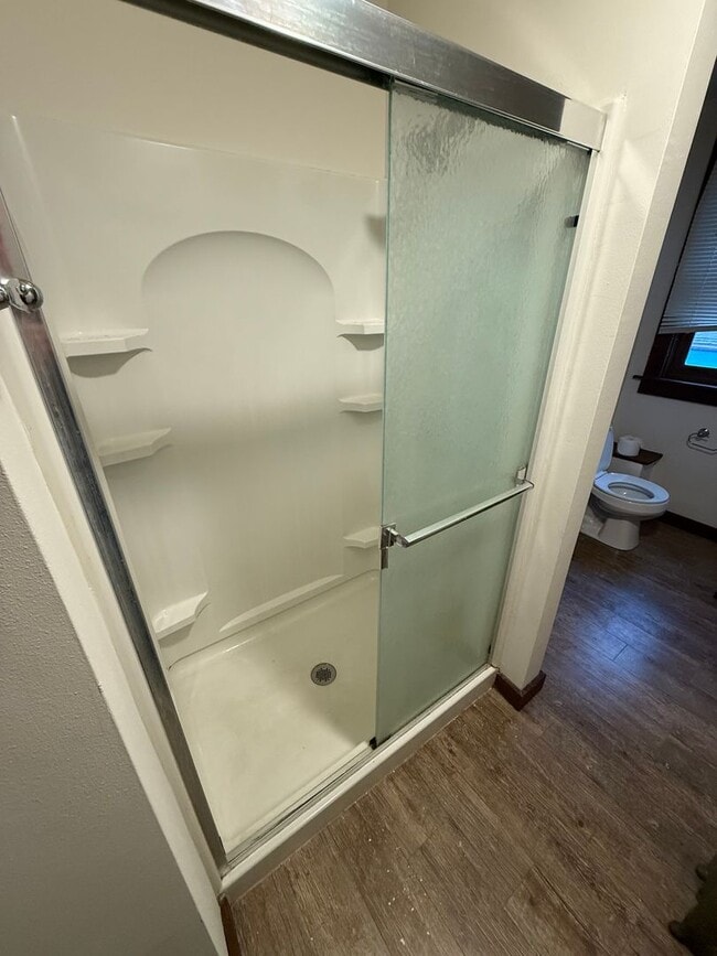 Building Photo - Spacious 4-Bedroom Apartment with Main Street Views