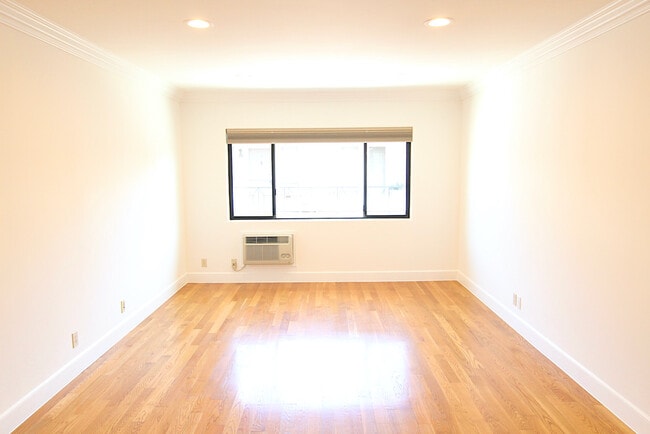Building Photo - 600 N Sweetzer Ave
