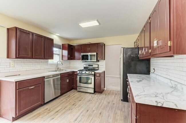 Building Photo - 1413 Skylark Ln