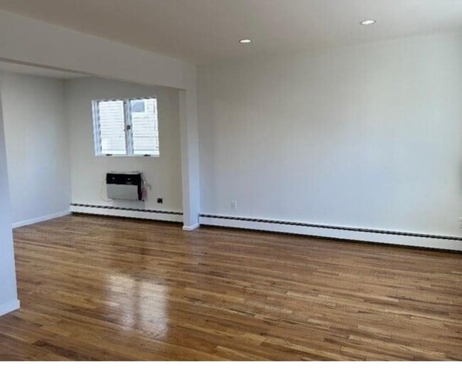 Building Photo - 62 Graywood Rd