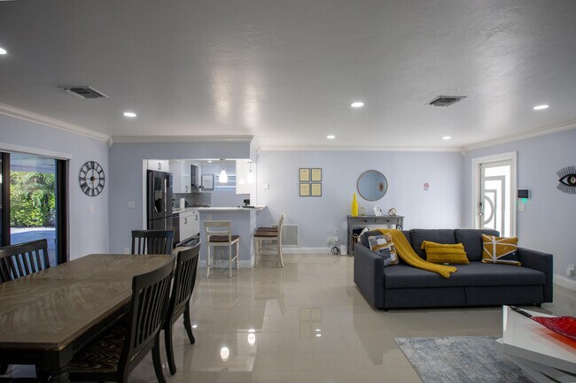 Building Photo - 1853 Florida Mango Rd