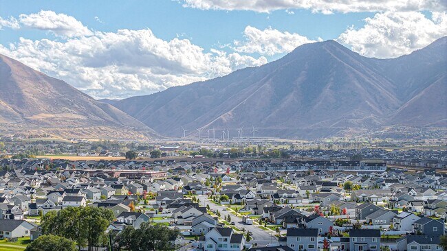 Building Photo - Beautifule New Townhome in Salem