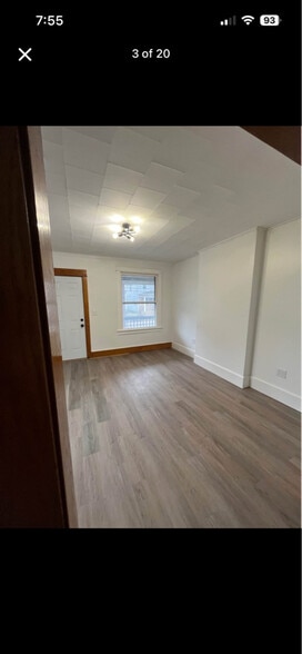 Building Photo - 324 S Main St