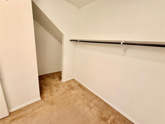 Building Photo - 1223 Daffodil Dr