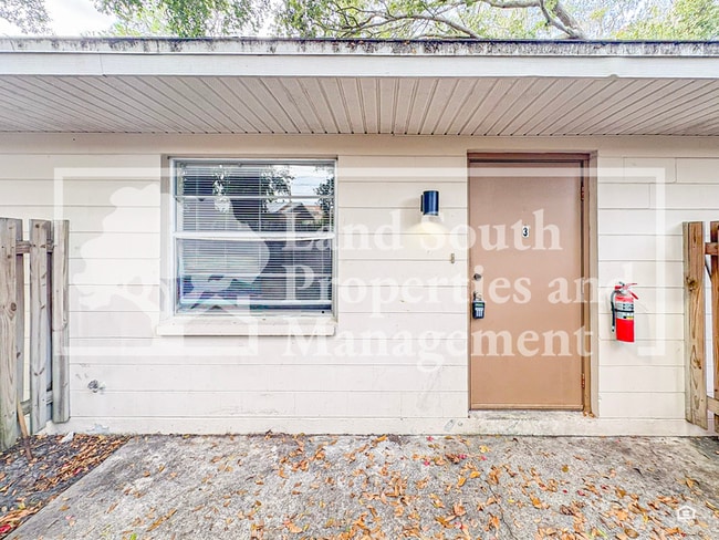 Building Photo - 815 W Carole St