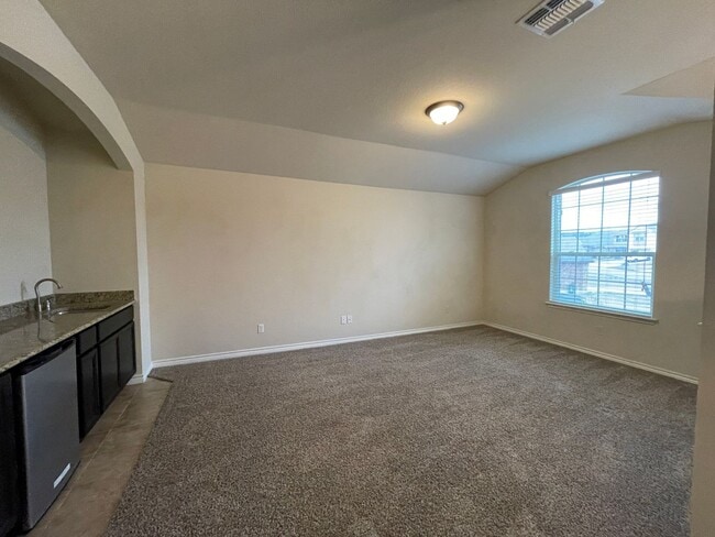 Building Photo - 3240 Valentino Dr